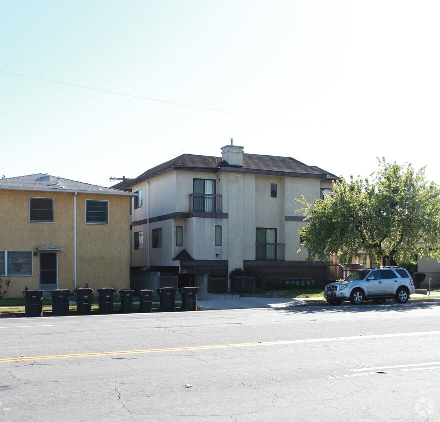 Building Photo - 1710 W Victory Blvd