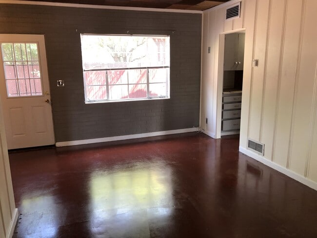 Foto del edificio - 1343 E 9th St