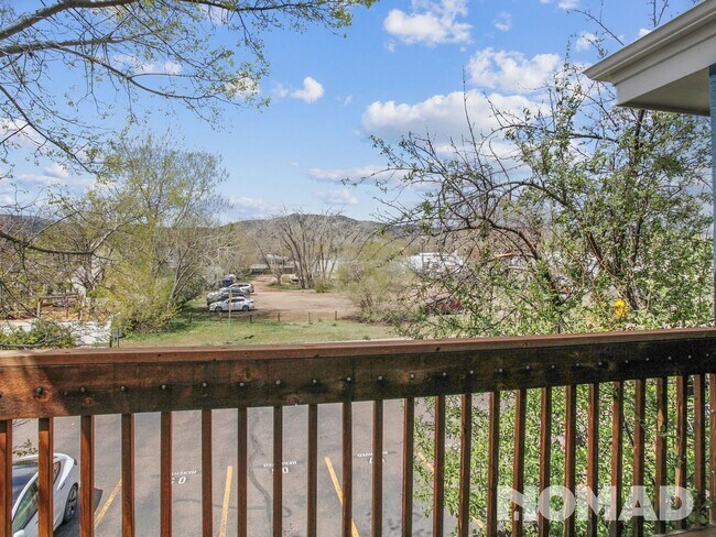 Foto del edificio - 5 bed 3.5 Townhome in Central Boulder