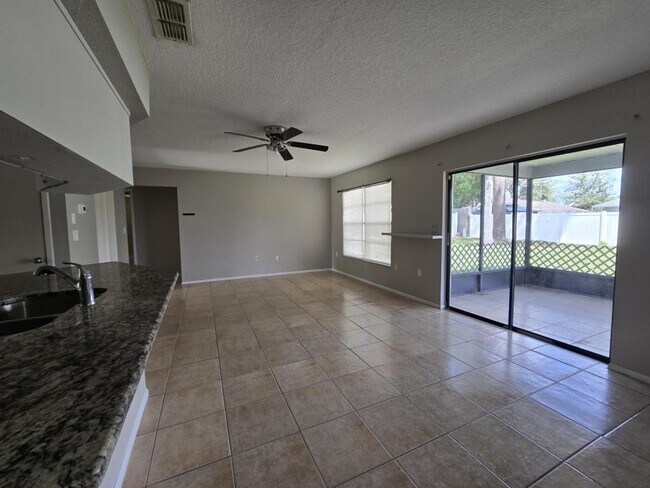 Foto del edificio - 12367 Linden Dr