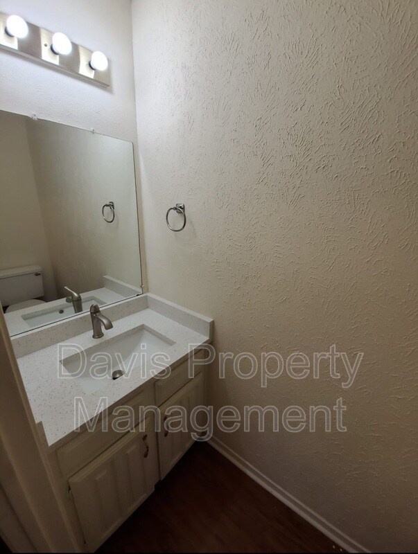Building Photo - 333 Melrose Dr