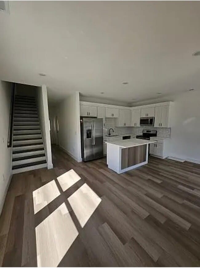 Building Photo - 50 Beverly Hills Dr
