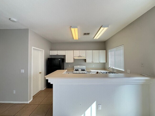 Foto del edificio - 9312 Straw Hays St