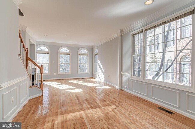 Building Photo - 1303 Cameron Hill Ct