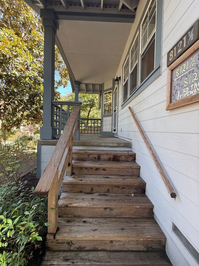 Building Photo - 2 bedroom/ 1 Bathroom 2 Story Home for Rent in Cotati!