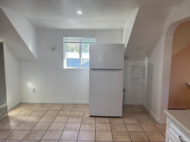 Building Photo - 415 College Ave