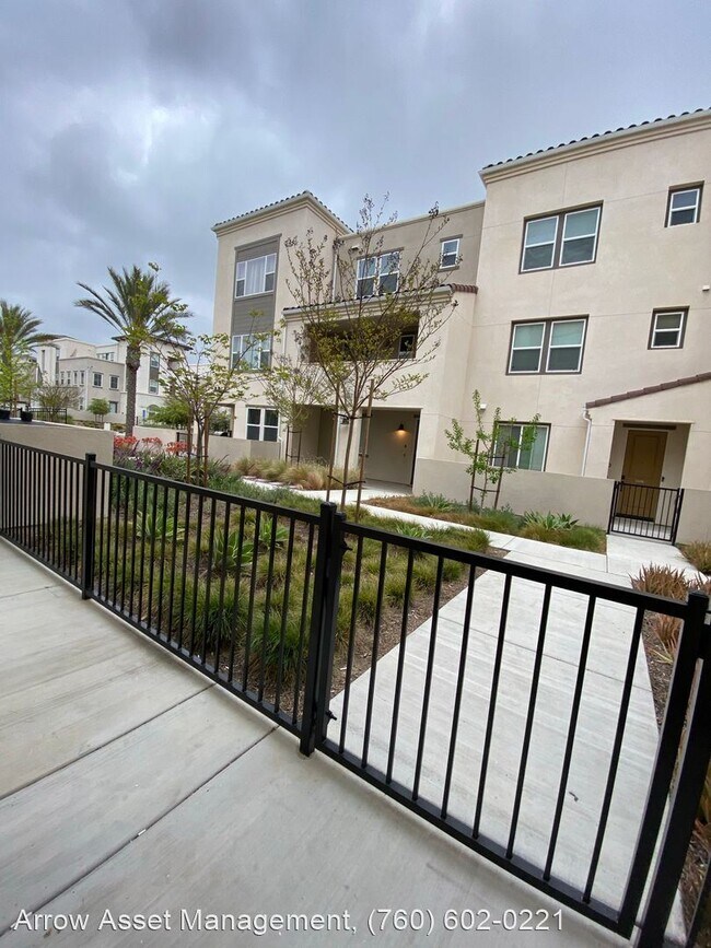 Building Photo - 4 br, 3.5 bath House - 1271 Calle Seabass #35