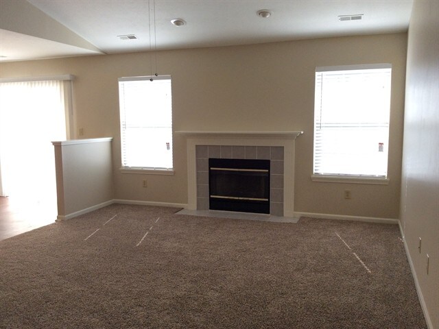Building Photo - 12912 Saint Andrews Way