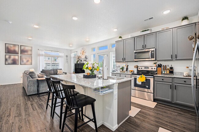 Building Photo - 20000 E 40th Ave