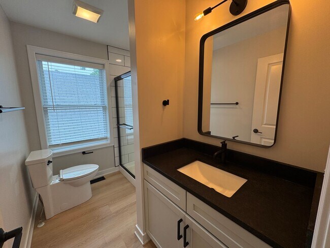 Building Photo - 1234-1236-1236 Summit St