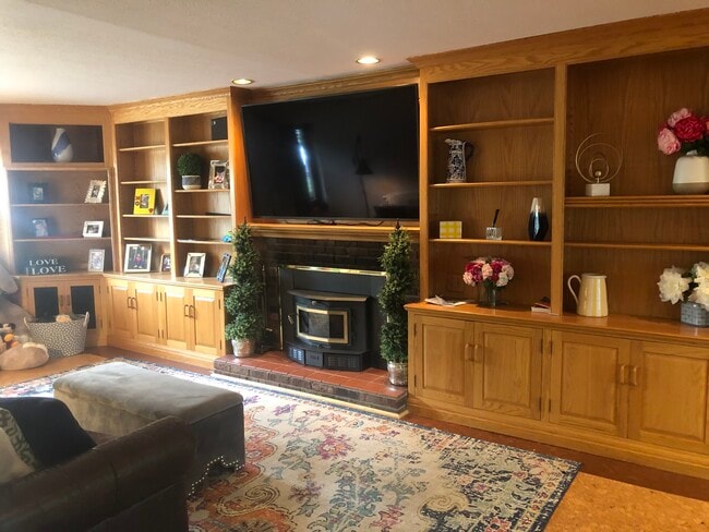 Family Room - 6765 Dawson Rd