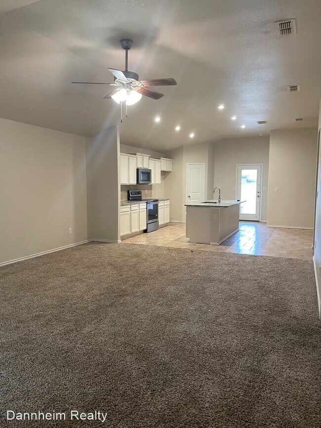 Foto del edificio - 3 br, 2 bath House - 2111 141 St