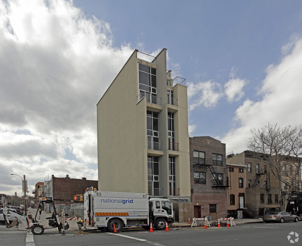 Primary Photo - 1056 Bedford Ave