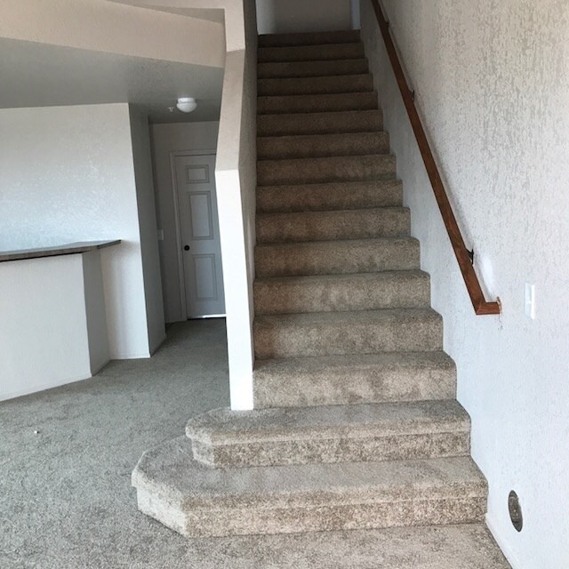 Building Photo - El Dorado 2 - 3 Bedroom 2 1/2 Bath Condo