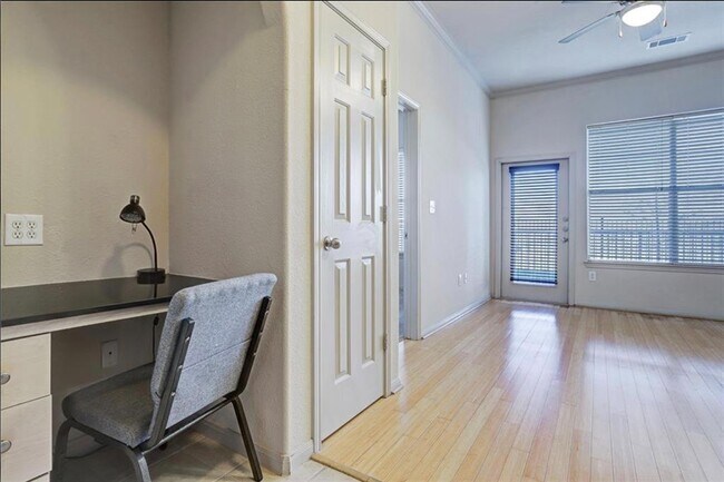 Foto del edificio - 1441 East St