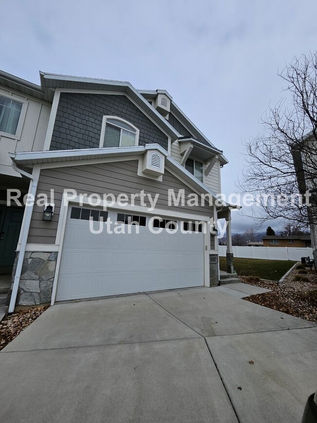 Building Photo - Orem Townhome Central to City Center