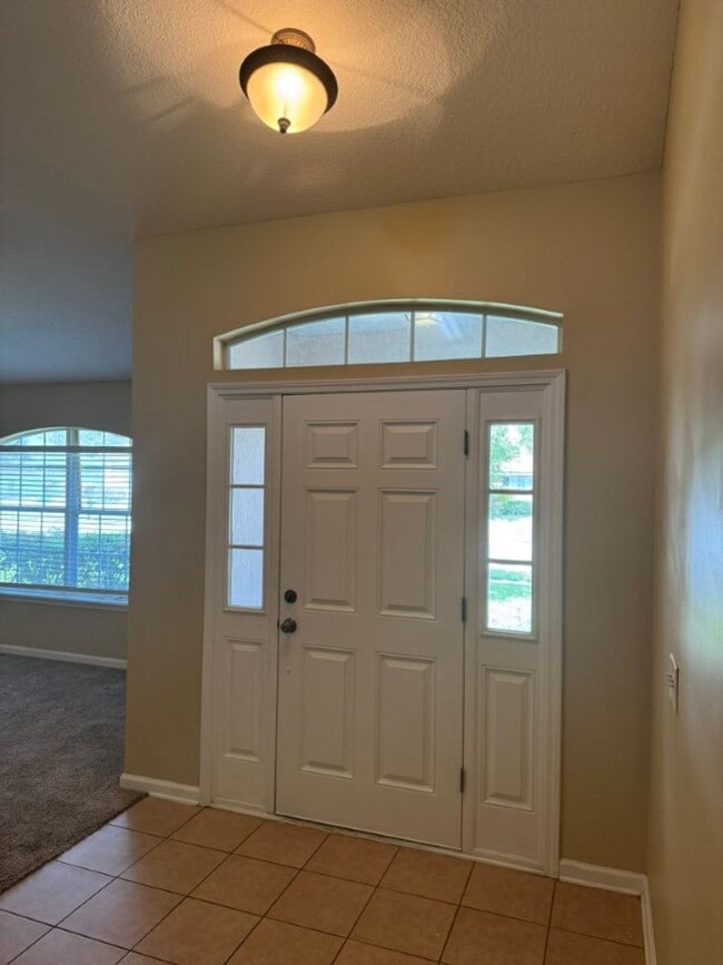 Building Photo - Home For Rent
