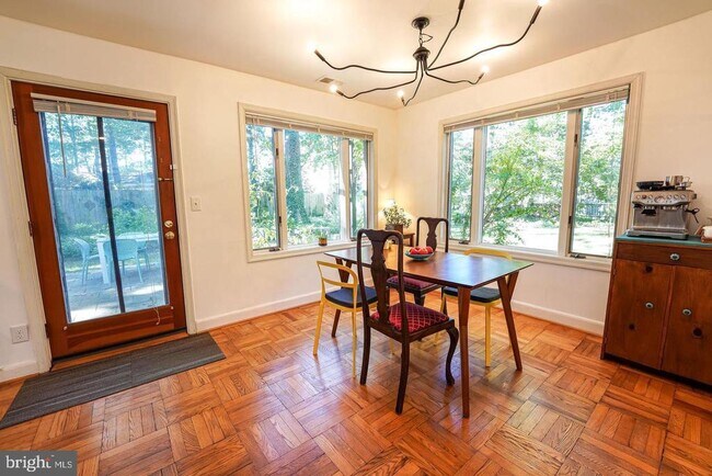 Building Photo - 7930 Bolling Dr