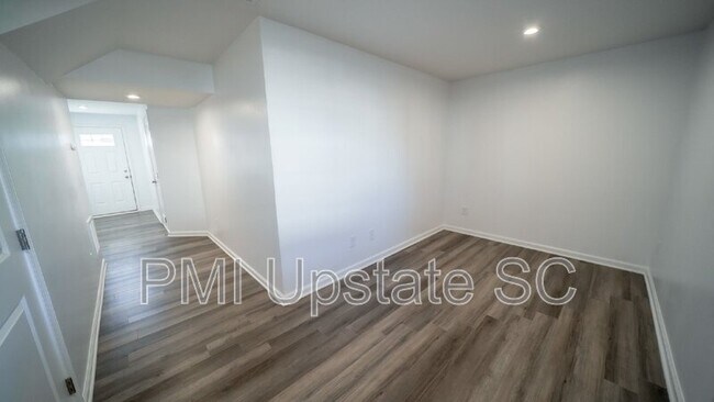Building Photo - 226 Coldwater Creek Ct