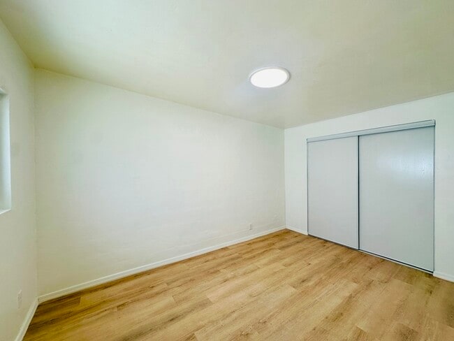 Building Photo - Modern Style Renovated 2 Bedroom with Wash...