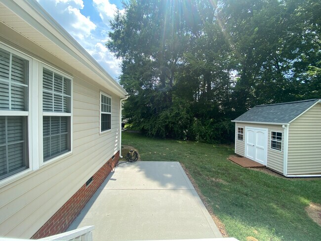 Foto del edificio - Room in Single Family Home on Blueshot Ct