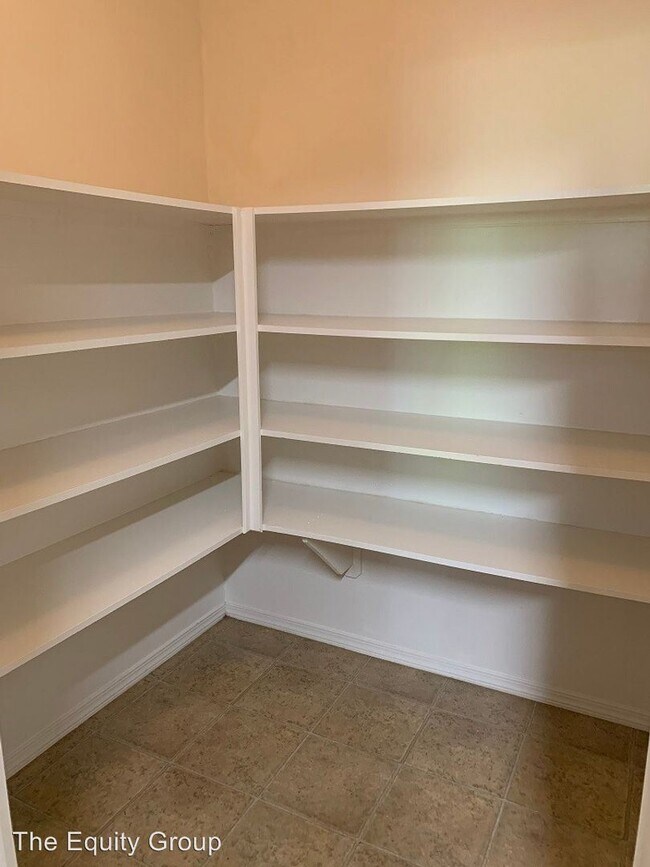 Foto del edificio - 4203-4349 W Walnut Ave