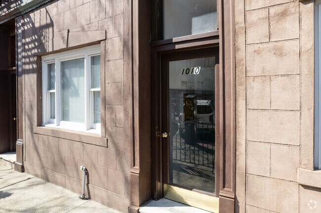 Entrance - 1010 Washington St