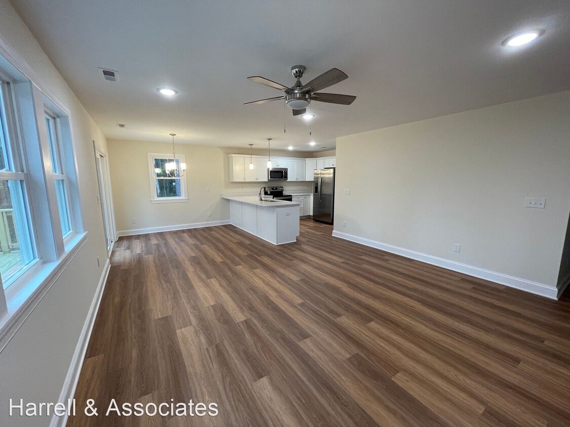 Primary Photo - 3 br, 2 bath House - 314 Airport Rd