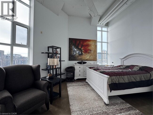 Building Photo - 404 King St W