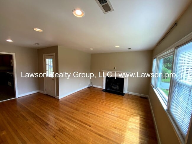 Building Photo - Charming South Roanoke Two Bedroom-One Lev...