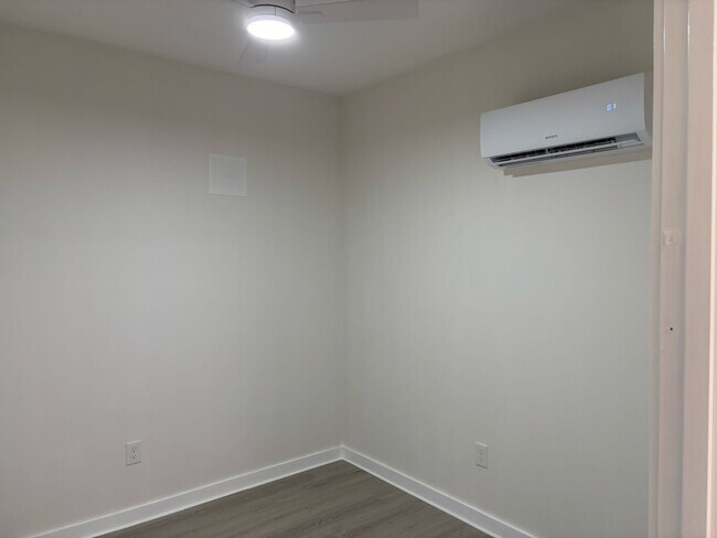 Building Photo - 200 Towne Overlook Dr