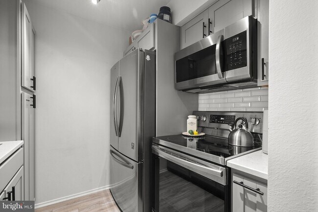 Foto del edificio - 3311 Wyndham Cir