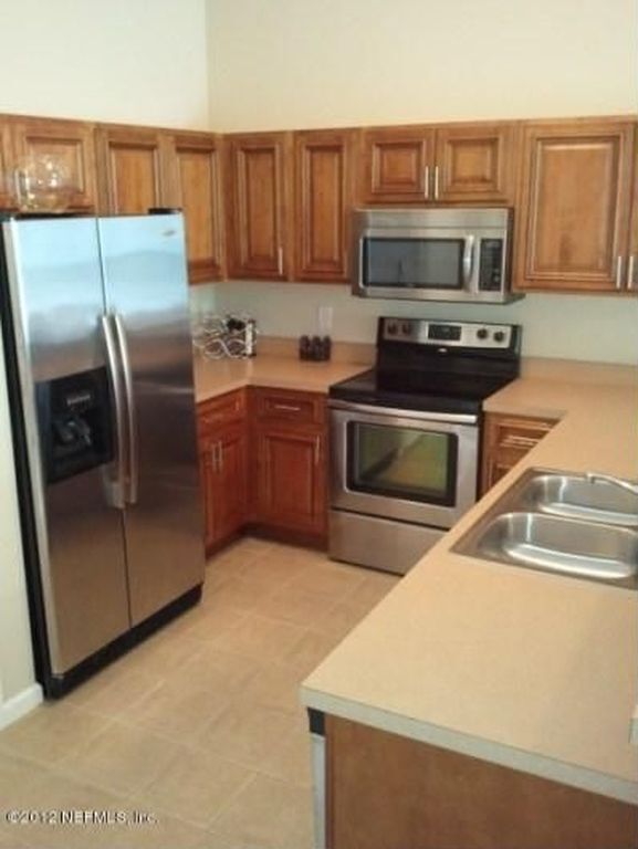 Building Photo - Beautiful 3/2 Townhome