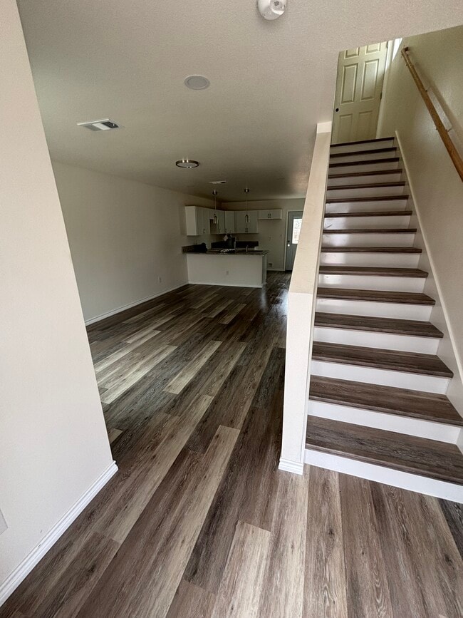 Building Photo - 925 River Rd