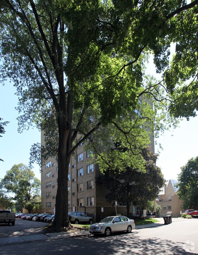 Photo du bâtiment - 1 Mallory Gdns