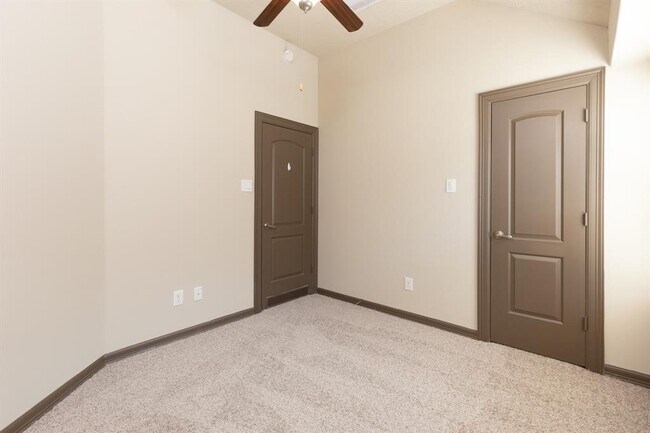 Building Photo - 87 Aventura Pl