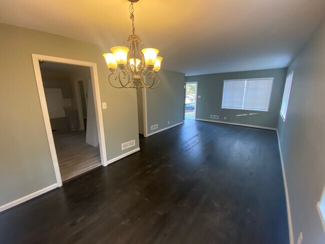 Foto del edificio - October Special!! Reduced Rent! Move In special- First Months Rent Free! Terms Apply! Call Today~