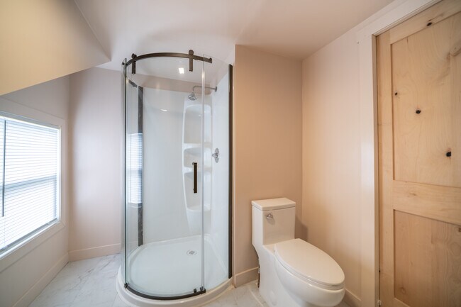 Foto del edificio - 714 Villa St