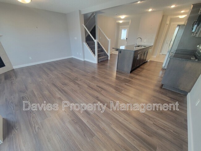 Photo du bâtiment - 5404-5414 14 Ave SW