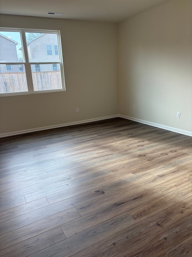 Building Photo - 2013 Lyndon Green Cir