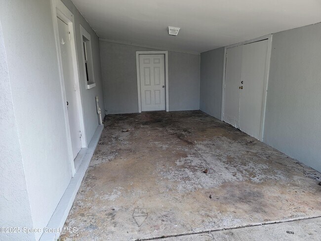 Building Photo - 210 Linda Ave