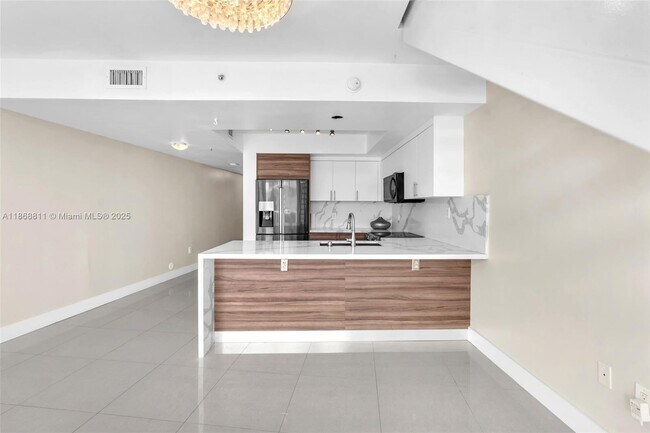 Foto del edificio - 2000 Bay Dr