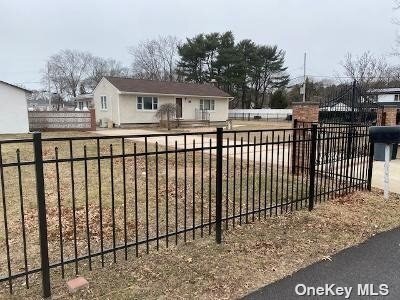 Primary Photo - 126 Schmidt Ave