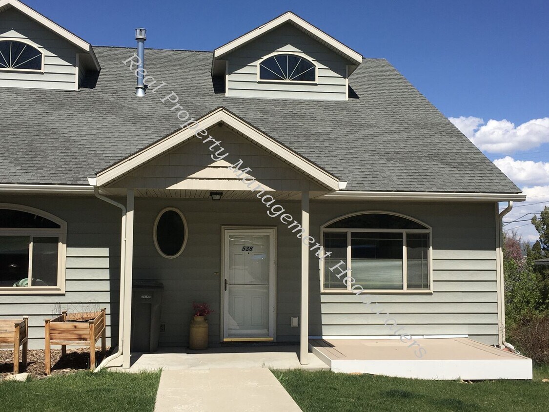 536 E Broadway St Unit Broadway 536, Helena, MT 59601 Room for Rent