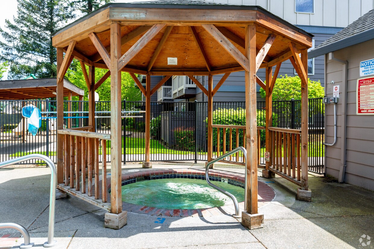 Stark Street Crossings Apartments at 20433 SE Stark St Gresham, OR