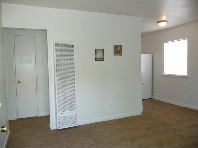 2x1S: Sala de estar - Covina Plaza Apartments