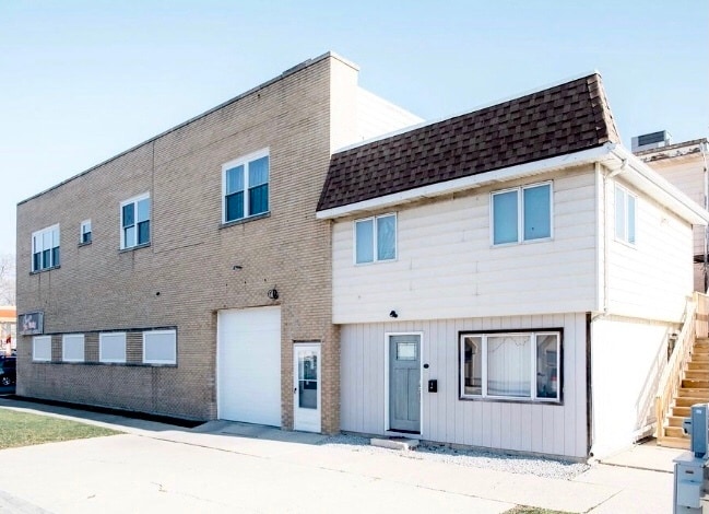 Building Photo - 7749 W Grand Ave