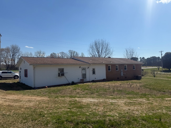 Building Photo - 2630 Amity Hill Rd