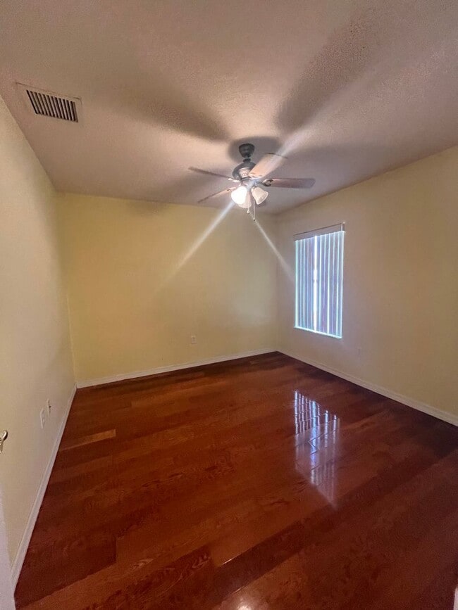 Foto del edificio - Beautiful Open Floor Plan 4 bedrom 2 Bath!