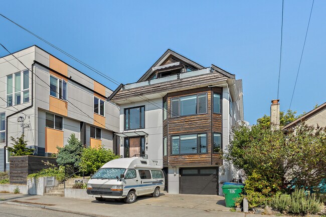Building Photo - 804 N Motor Pl